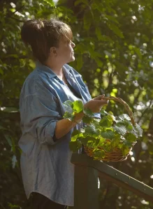 Reni with the full basket of the natural leaf